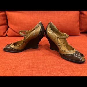 2 tone wedge with unique 3” heel